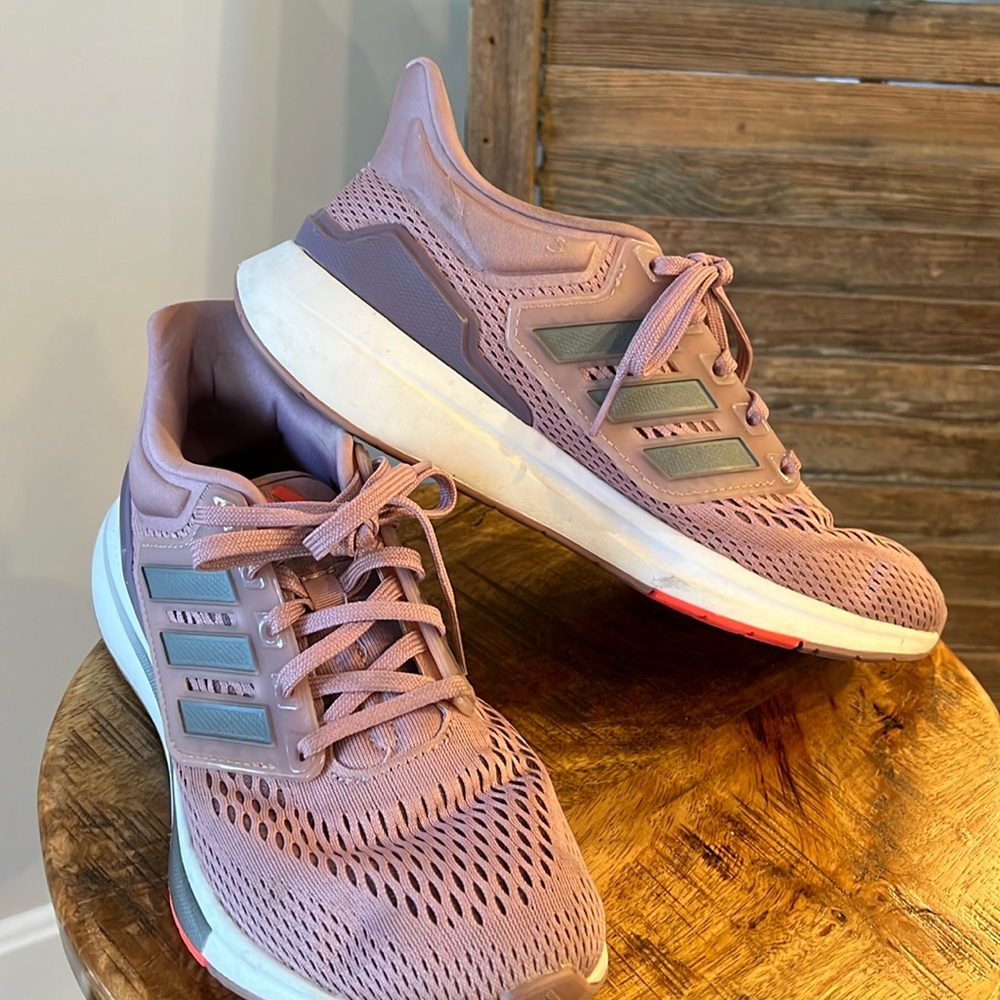 Adidas Bounce sneakers size 7.5